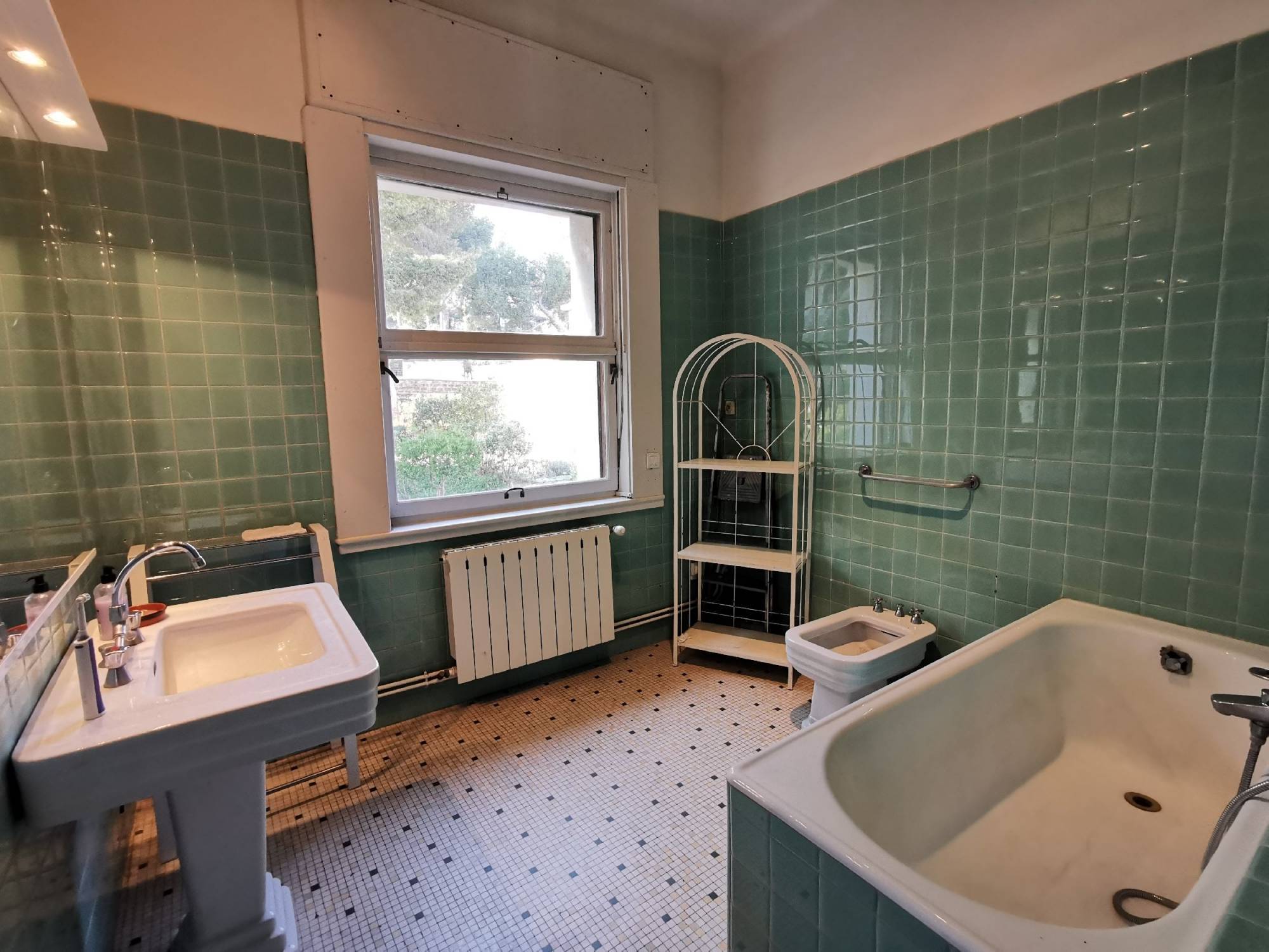 Salle de bain carreaux- appartement à Cassis à vendre