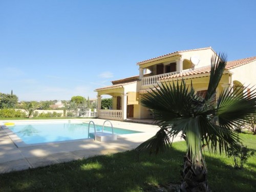 Villa à la vente Roquefort la Bédoule sur 1 000m² avec piscine  de caractère avec 210m²   