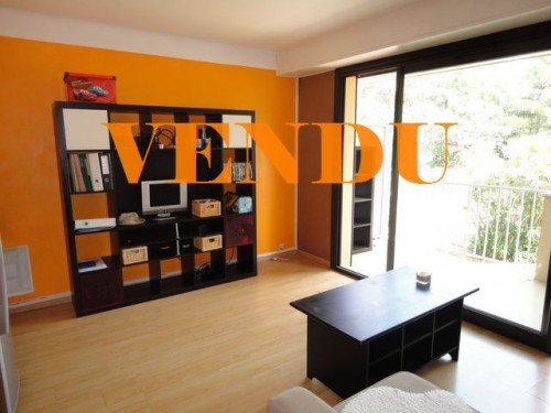 A vendre appartement centre ville Carnoux  avec terrasse