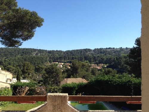 A vendre maison sur deux niveaux 5 + Studio indépendant Carnoux en Provence très belle vue dégagée, Piscine 