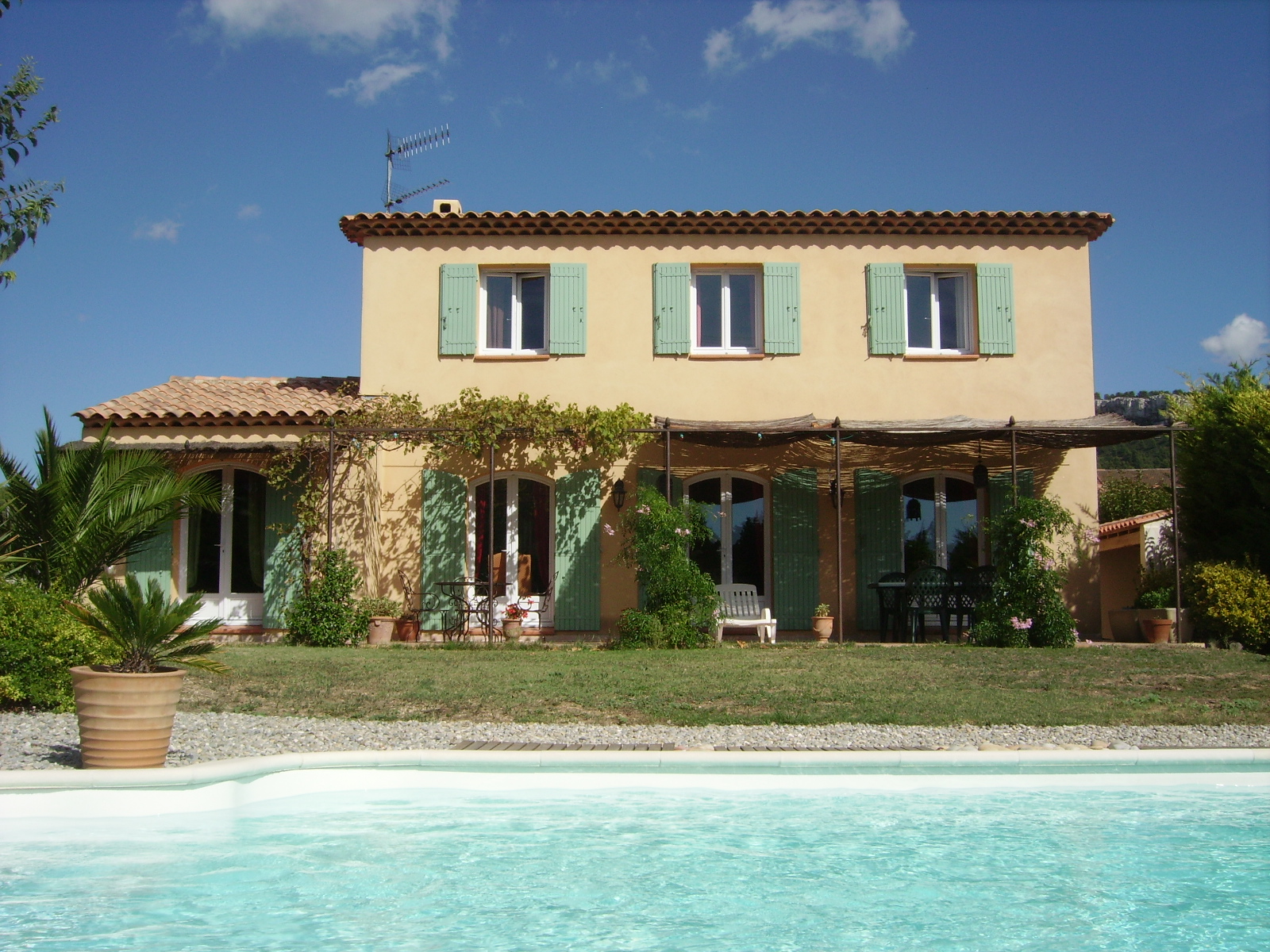Villa à vendre 5 Cassis en bon état, avec terrasse, piscine et garage