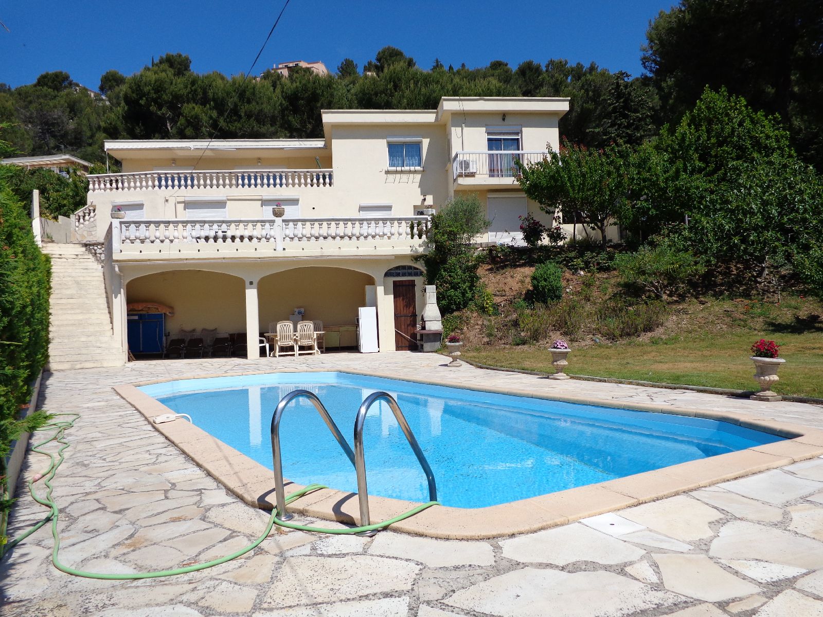 vente maison t6/7 carnoux en provence avec piscine