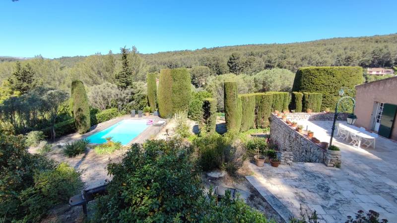 A vendre mas provençal   dans les vignes avec piscine, garage et vue exceptionnelle