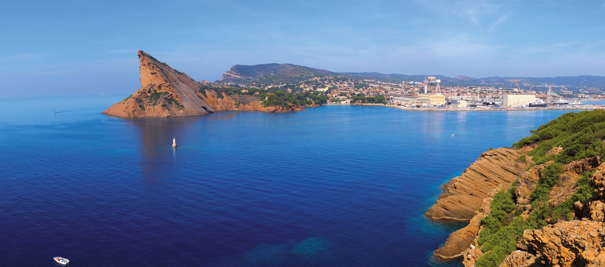 Estimation immédiate d'appartement pour mise en location saisonnière avec vue sur le port de La Ciotat