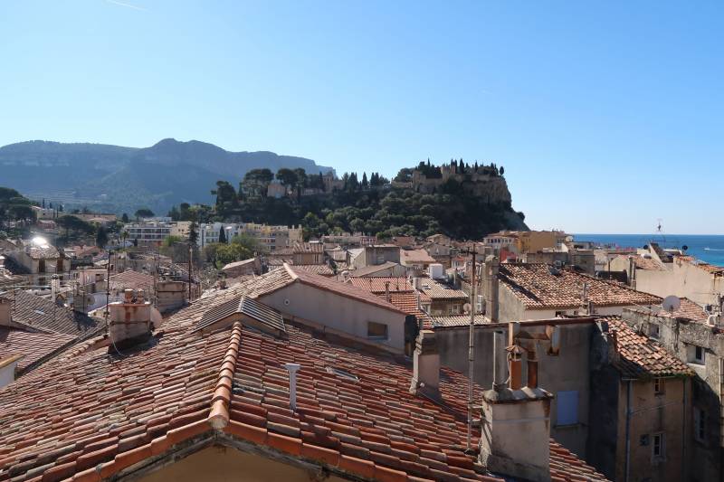 Cassis à vendre immeuble garage et solarium