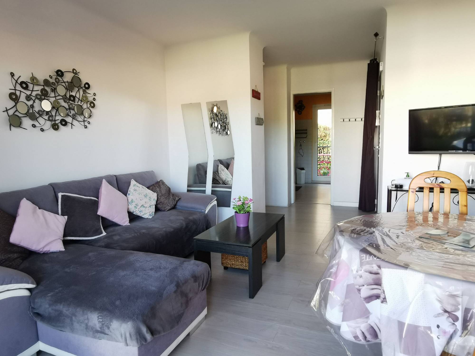 Appartement T3 Cassis dans petit immeuble au centre avec deux balcons et cave 