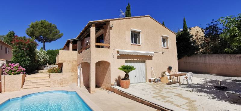 Vente villa T5 Cassis  avec piscine et grand garage dans lotissement sécurisé