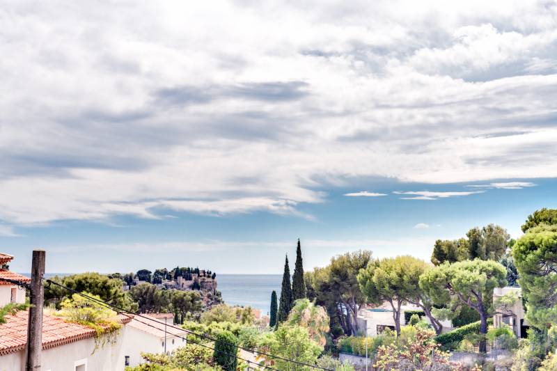 Vente appartement T3 Cassis  avec terrasse vue mer en dernier étage dans résidence fermée proche centre